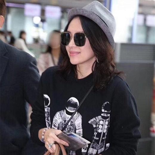 价值4500 夏季刚需！Di*r/迪家stellaire系列男女同款大方框太阳镜 十色可选 超有气场的 时尚大气 百搭不过时 高清尼龙镜片+超弹不锈钢镜框 不易变形 经久耐用 配品牌包装盒 商品图6