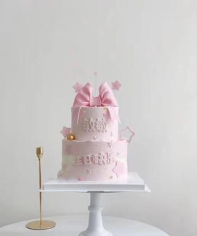 粉色翻糖蝴蝶结蛋糕