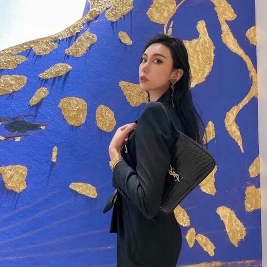 价值15000+ 夏天不能没有它！Ysl新款5à7复古腋下包 大方简洁 超有意境 实用耐用 夏日清凉时髦 复古休闲 chic风 任何造型都能驾驭！ 商品图5