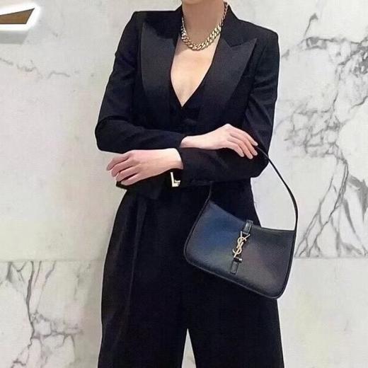 价值15000+ 夏天不能没有它！Ysl新款5à7复古腋下包 大方简洁 超有意境 实用耐用 夏日清凉时髦 复古休闲 chic风 任何造型都能驾驭！ 商品图2