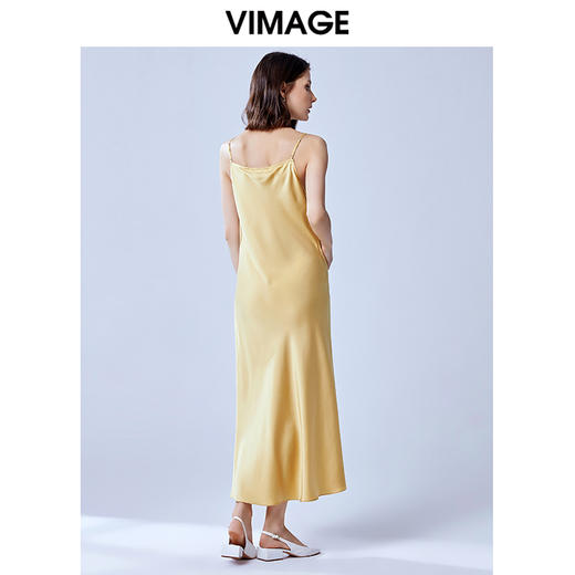 VIMAGE纬漫纪夏款时尚慵懒风垂感舒适性感吊带连衣裙女裙V1377904 商品图3