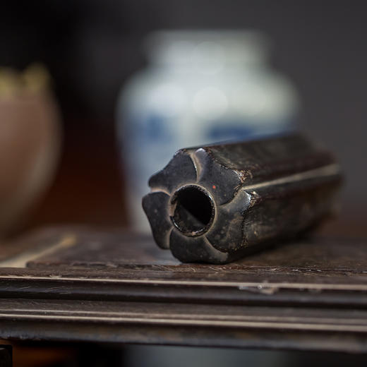 清早期  紫檀花瓣形花插 商品图2