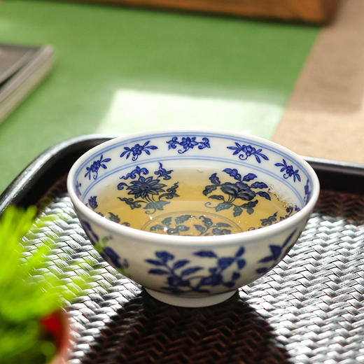 青花折枝四季花卉杯 商品图2