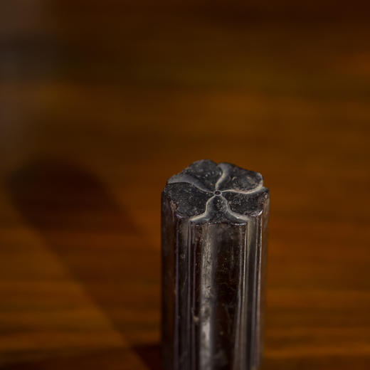 清早期  紫檀花瓣形花插 商品图1