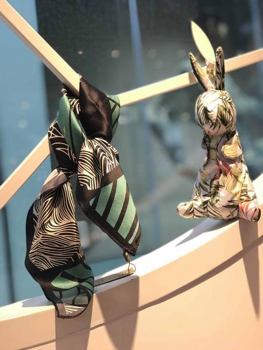 优品堂《缀点》桑蚕丝50小方巾 商品图6