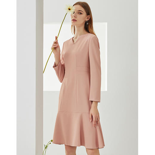 EITIE爱特爱秋季新款时尚洋气V领显瘦修身包臀A字长袖连衣裙C2107822 商品图2