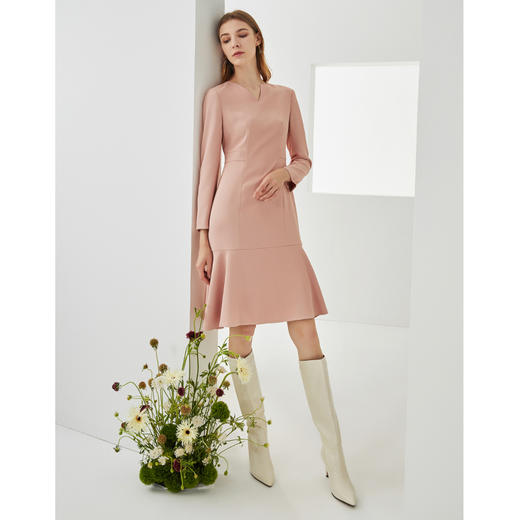 EITIE爱特爱秋季新款时尚洋气V领显瘦修身包臀A字长袖连衣裙C2107822 商品图1