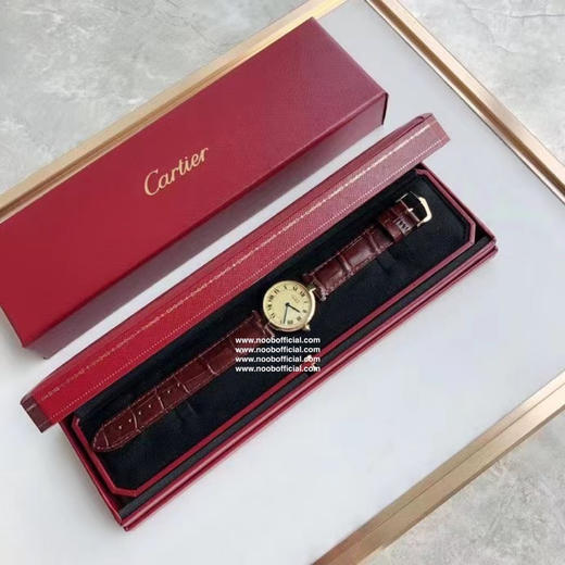 新款卡地亚Cartier中古腕表，卡地亚的经典色，极其富有绅士淑女范儿，都说年少时不要遇见太惊艳的人会误终身，因为你会发现自己原来并不是想将就的过一生！ 商品图0