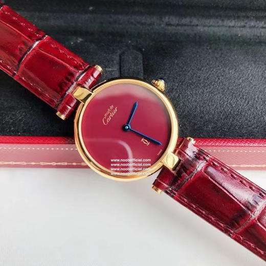 新款卡地亚Cartier中古腕表，卡地亚的经典色，极其富有绅士淑女范儿，都说年少时不要遇见太惊艳的人会误终身，因为你会发现自己原来并不是想将就的过一生！ 商品图3