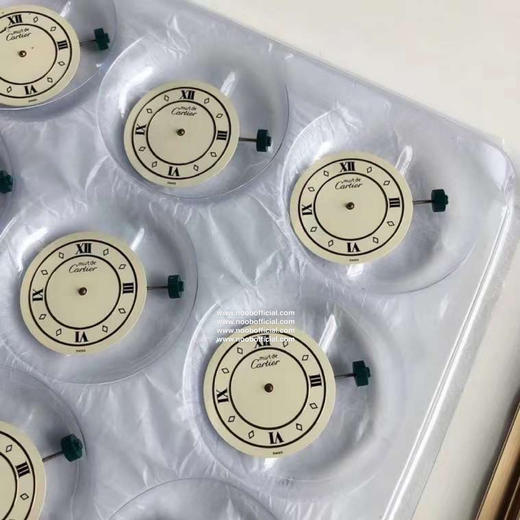新款卡地亚Cartier中古腕表，卡地亚的经典色，极其富有绅士淑女范儿，都说年少时不要遇见太惊艳的人会误终身，因为你会发现自己原来并不是想将就的过一生！ 商品图14