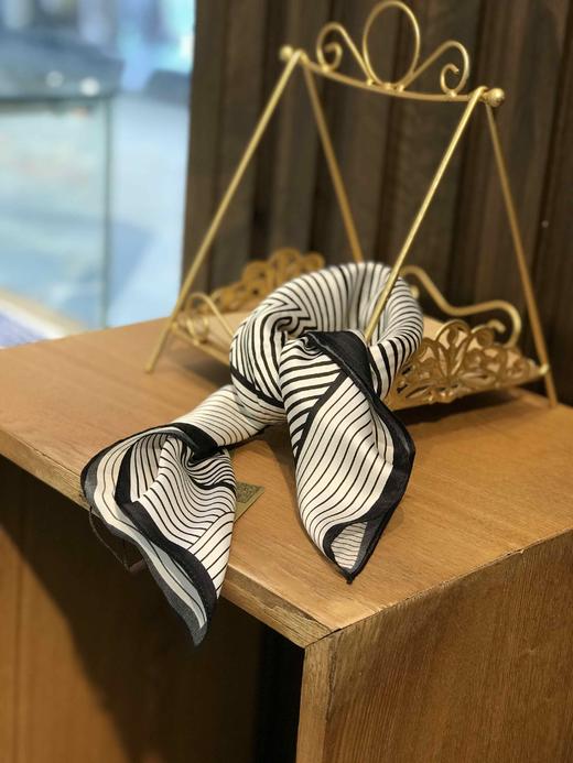 优品堂《缀点》桑蚕丝50小方巾 商品图3