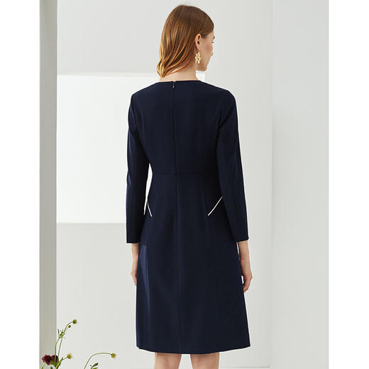 EITIE爱特爱新款洋气V领时尚纽扣收腰A字显瘦百搭连衣裙C2107832 商品图4