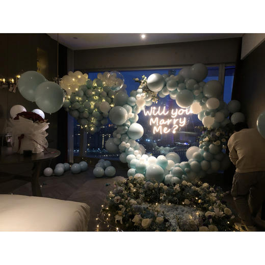【我愿意】鲜花气球求婚布置 商品图0