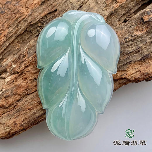 派瑞翡翠 翡翠挂件 糯种 淡绿色 商品图0