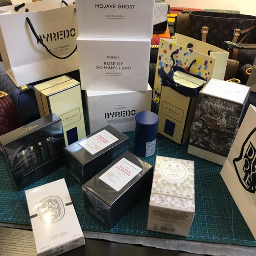 168🉐️包邮抽香水盲盒，内含2瓶大瓶正装！！！
香水新手盲入好选择👍 商品图6