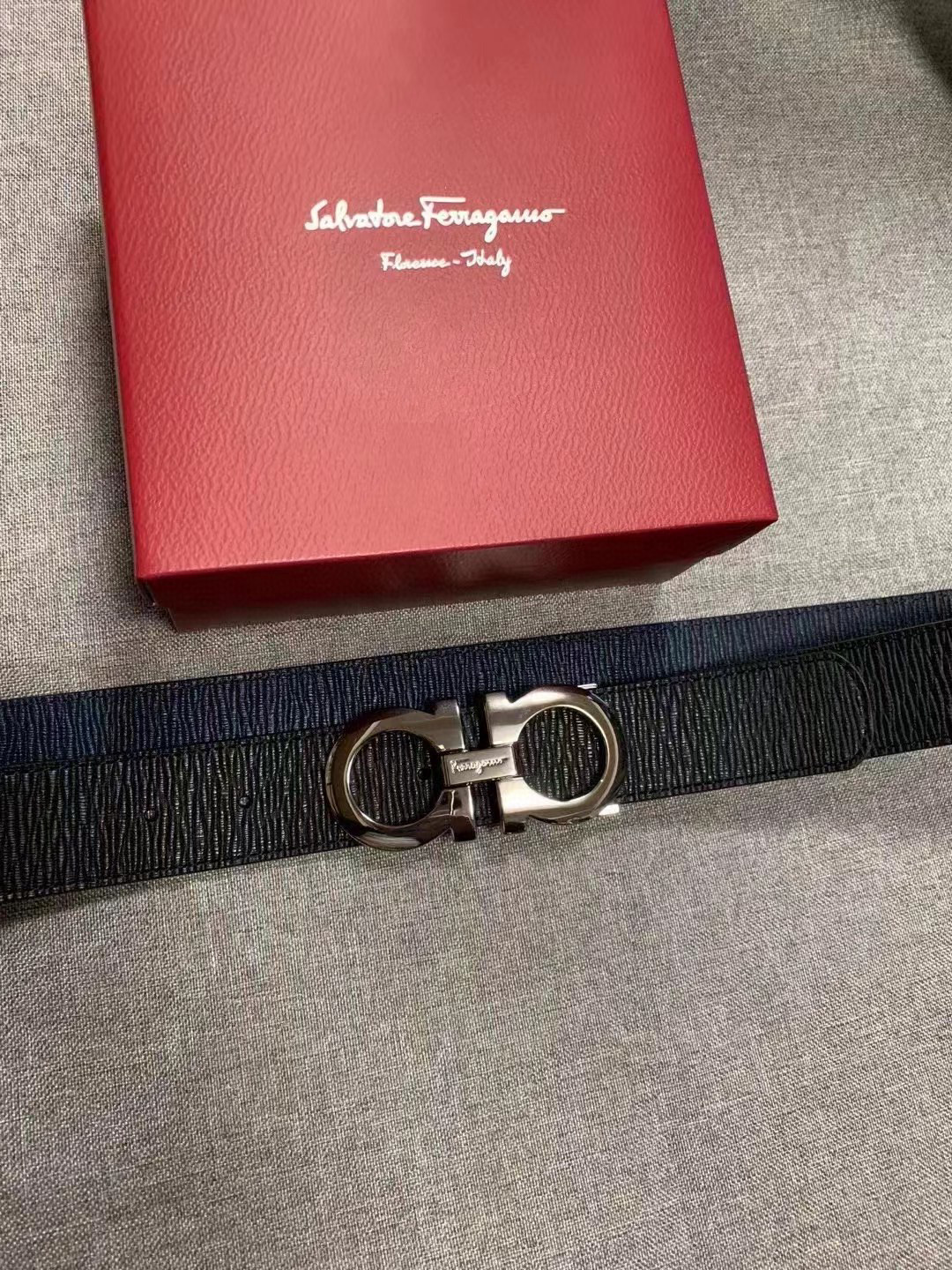 菲拉格慕经典款两色带身可用腰带