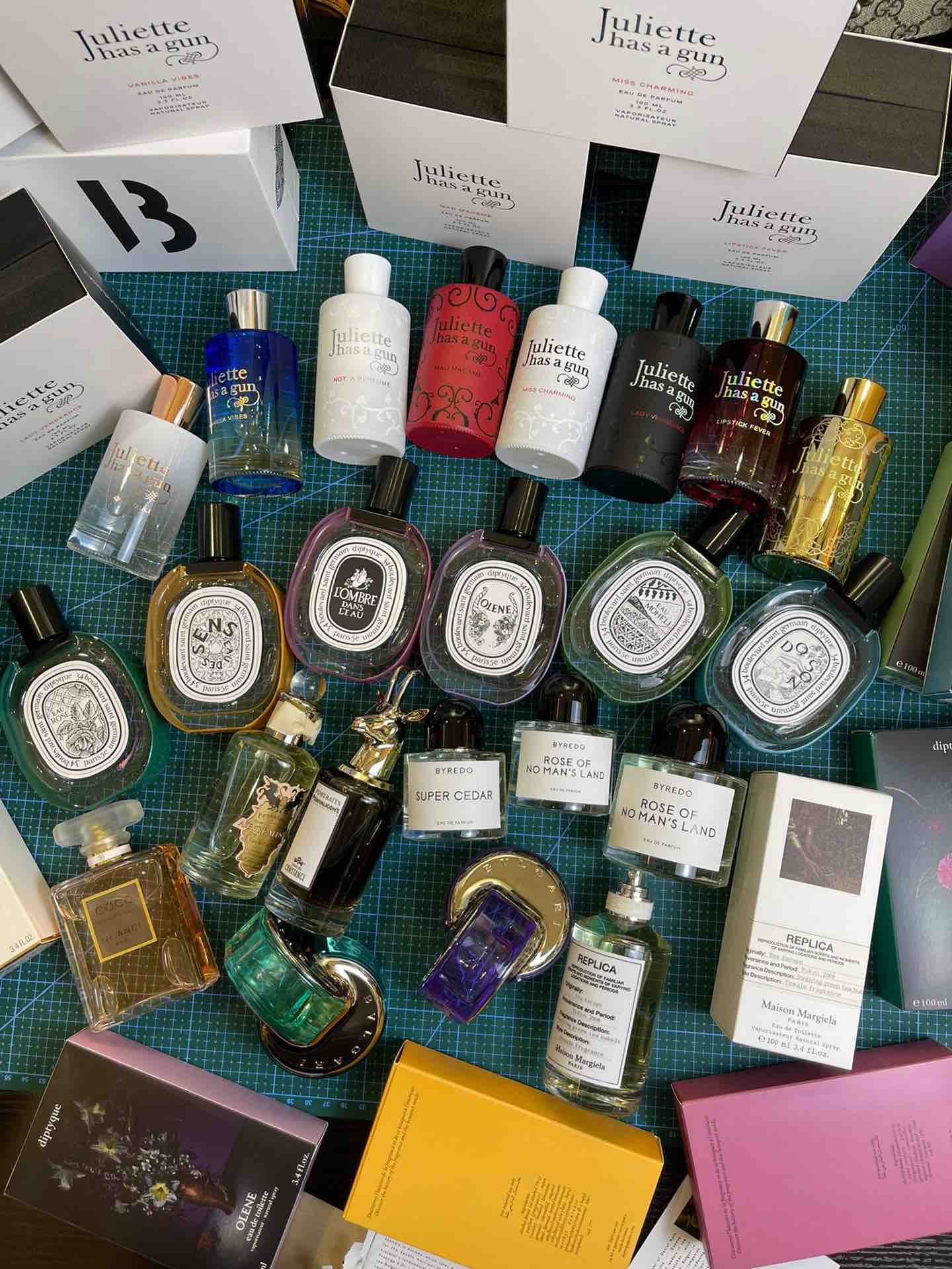 168🉐️包邮抽香水盲盒，内含2瓶大瓶正装！！！
香水新手盲入好选择👍