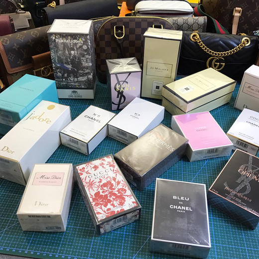 168🉐️包邮抽香水盲盒，内含2瓶大瓶正装！！！
香水新手盲入好选择👍 商品图4