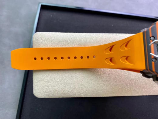 理查德米勒 RM11-03 高颜值 限量版🔥RM011全球一表难求📈 他来咯 不限量，搭载全自动7750计时机械机芯 尺寸40x50x16mm 采用高品质NTPT碳纤维打造的壳套 商品图9