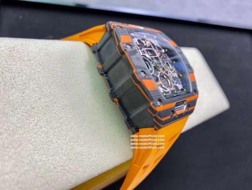 理查德米勒 RM11-03 高颜值 限量版🔥RM011全球一表难求📈 他来咯 不限量，搭载全自动7750计时机械机芯 尺寸40x50x16mm 采用高品质NTPT碳纤维打造的壳套 商品图1