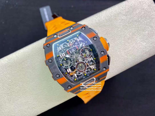 理查德米勒 RM11-03 高颜值 限量版🔥RM011全球一表难求📈 他来咯 不限量，搭载全自动7750计时机械机芯 尺寸40x50x16mm 采用高品质NTPT碳纤维打造的壳套 商品图4