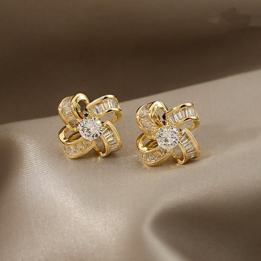 【四叶草小香风设计感】925银耳钉微镶镂空花朵耳环女耳饰时尚饰品 商品图3