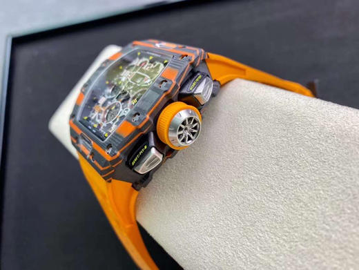 理查德米勒 RM11-03 高颜值 限量版🔥RM011全球一表难求📈 他来咯 不限量，搭载全自动7750计时机械机芯 尺寸40x50x16mm 采用高品质NTPT碳纤维打造的壳套 商品图14