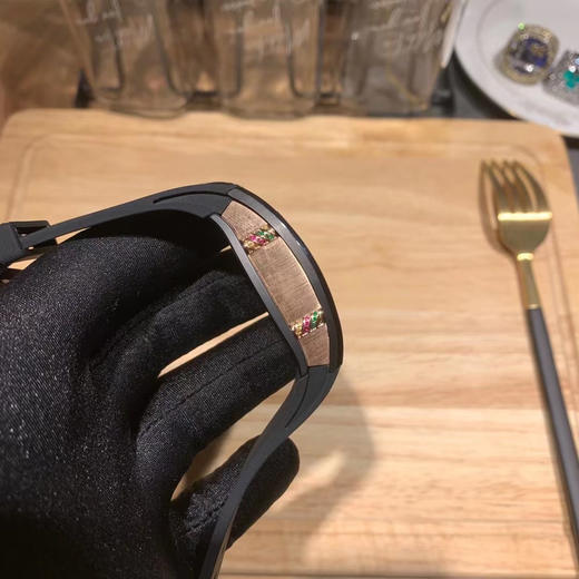 理查德米勒 RichardMille RM07糖果棉花糖 碳纤维/黑白陶瓷表壳 最新爆款 bon bon系列稀有的作品！克服传统工艺打破模式！ 商品图7