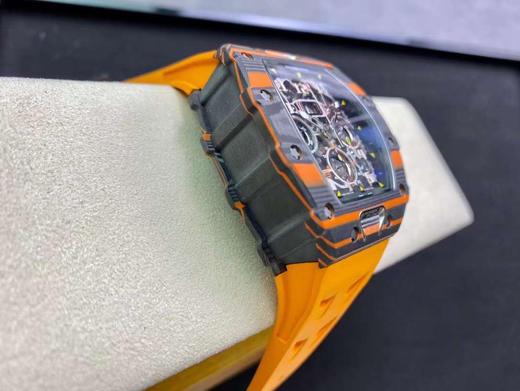 理查德米勒 RM11-03 高颜值 限量版🔥RM011全球一表难求📈 他来咯 不限量，搭载全自动7750计时机械机芯 尺寸40x50x16mm 采用高品质NTPT碳纤维打造的壳套 商品图12