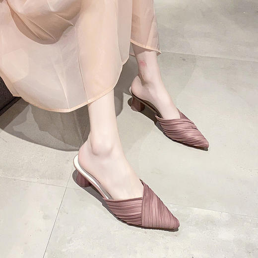 【服饰鞋包】布面穆勒鞋女士时尚简约粗跟尖头凉鞋 商品图3