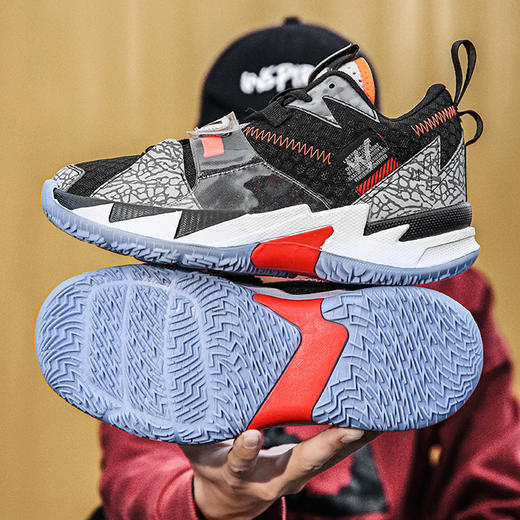 【篮球鞋】运动鸳鸯中高帮篮球鞋 商品图0