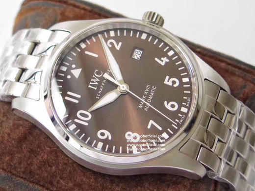 V7厂马克十八钢带款修复市面现有版本的不足全新原装钢带开模，所有结构同步原装，散件可与原装互换，插板（表扣连接处）同步专柜新宽度（更窄更舒适不硌手），佩戴舒适度大大提升 商品图9