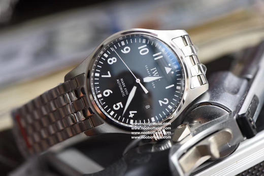 V7厂马克十八钢带款修复市面现有版本的不足全新原装钢带开模，所有结构同步原装，散件可与原装互换，插板（表扣连接处）同步专柜新宽度（更窄更舒适不硌手），佩戴舒适度大大提升 商品图6