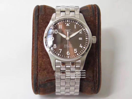 V7厂马克十八钢带款修复市面现有版本的不足全新原装钢带开模，所有结构同步原装，散件可与原装互换，插板（表扣连接处）同步专柜新宽度（更窄更舒适不硌手），佩戴舒适度大大提升 商品图12