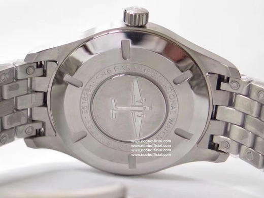 V7厂马克十八钢带款修复市面现有版本的不足全新原装钢带开模，所有结构同步原装，散件可与原装互换，插板（表扣连接处）同步专柜新宽度（更窄更舒适不硌手），佩戴舒适度大大提升 商品图8