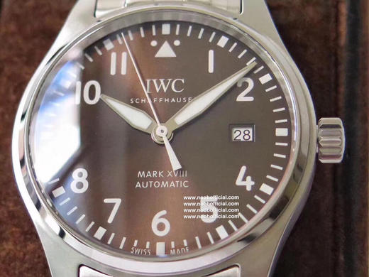 V7厂马克十八钢带款修复市面现有版本的不足全新原装钢带开模，所有结构同步原装，散件可与原装互换，插板（表扣连接处）同步专柜新宽度（更窄更舒适不硌手），佩戴舒适度大大提升 商品图13