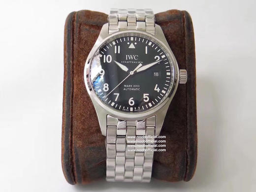 V7厂马克十八钢带款修复市面现有版本的不足全新原装钢带开模，所有结构同步原装，散件可与原装互换，插板（表扣连接处）同步专柜新宽度（更窄更舒适不硌手），佩戴舒适度大大提升 商品图13