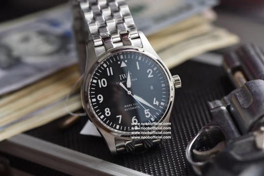 V7厂马克十八钢带款修复市面现有版本的不足全新原装钢带开模，所有结构同步原装，散件可与原装互换，插板（表扣连接处）同步专柜新宽度（更窄更舒适不硌手），佩戴舒适度大大提升 商品图8