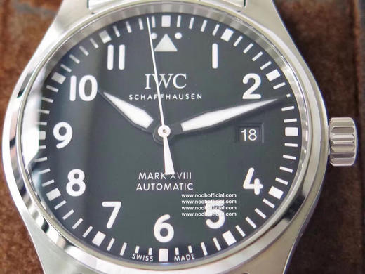 V7厂马克十八钢带款修复市面现有版本的不足全新原装钢带开模，所有结构同步原装，散件可与原装互换，插板（表扣连接处）同步专柜新宽度（更窄更舒适不硌手），佩戴舒适度大大提升 商品图9