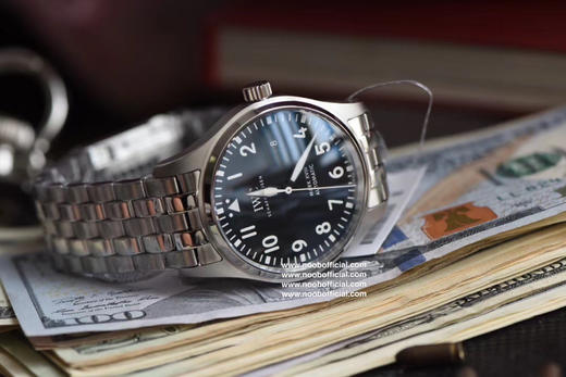 V7厂马克十八钢带款修复市面现有版本的不足全新原装钢带开模，所有结构同步原装，散件可与原装互换，插板（表扣连接处）同步专柜新宽度（更窄更舒适不硌手），佩戴舒适度大大提升 商品图7