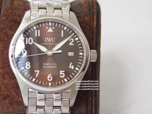 V7厂马克十八钢带款修复市面现有版本的不足全新原装钢带开模，所有结构同步原装，散件可与原装互换，插板（表扣连接处）同步专柜新宽度（更窄更舒适不硌手），佩戴舒适度大大提升 商品图10