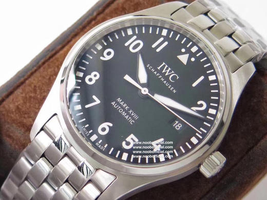 V7厂马克十八钢带款修复市面现有版本的不足全新原装钢带开模，所有结构同步原装，散件可与原装互换，插板（表扣连接处）同步专柜新宽度（更窄更舒适不硌手），佩戴舒适度大大提升 商品图12