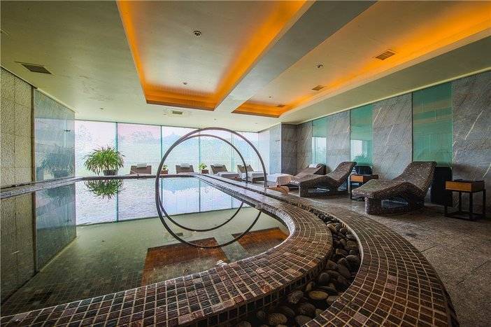 高尔夫酒店-温泉泡池.jpg 85