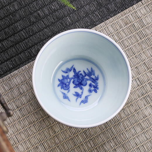 青花粉彩吉祥八宝主人杯 商品图3
