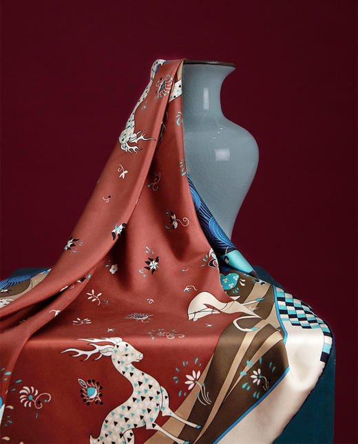 【皇锦】印花方巾·九色鹿 商品图4