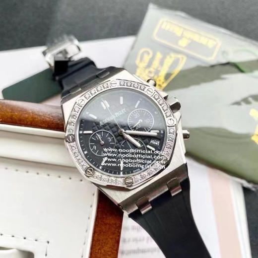 爱彼石英计时女装，品鉴新皇家橡树离岸系列计时石英腕表A.P-爱彼皇家橡树离岸型系列，今年对于色彩的运用，表盘饰以Lady Tapisserie格纹装饰，呈现出更强的视觉冲击效果 商品图6