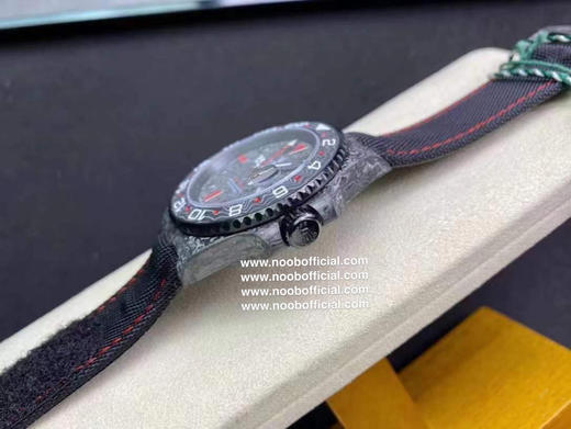 NOOB新品 匠心合一 追梦不止碳纤维定制版，腕表佩戴轻便，外表坚硬，每一只腕表都拥有不同的碳纤花纹。 【表壳】腕表尺寸40X12.4吻合原装。NOOB匠心铸造碳纤维劳力士的风采 商品图2