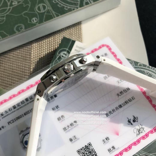 新皇家橡树离岸系列计时石英腕表，当下热门的爱彼女式腕表之一！A.P-爱彼皇家橡树离岸型系列，表盘饰以Lady Tapisserie格纹装饰，呈现出更强的视觉冲击效果 商品图13
