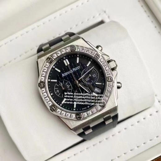 爱彼石英计时女装，品鉴新皇家橡树离岸系列计时石英腕表A.P-爱彼皇家橡树离岸型系列，今年对于色彩的运用，表盘饰以Lady Tapisserie格纹装饰，呈现出更强的视觉冲击效果 商品图8