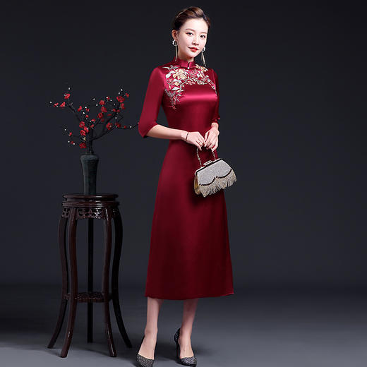 上海旗袍厂LHS-2027婚宴旗袍裙礼服 2021新款春季喜婆婆婚礼 刺绣旗袍端庄大气 商品图1